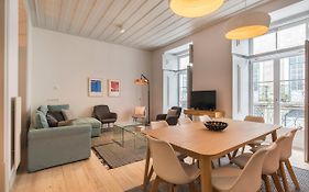 Lovelystay - Charming 3 Bedroom Wonder Downtown